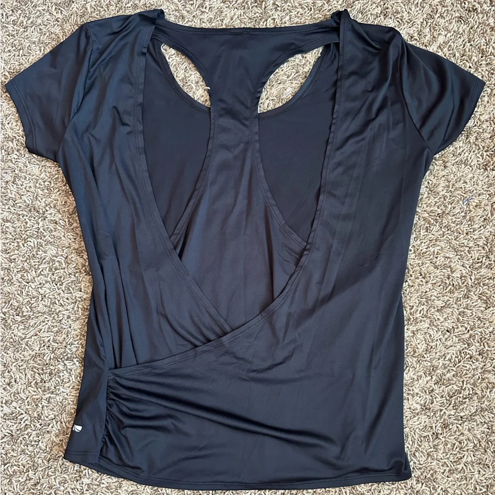 black athletic t shirt - Picture 2 of 3